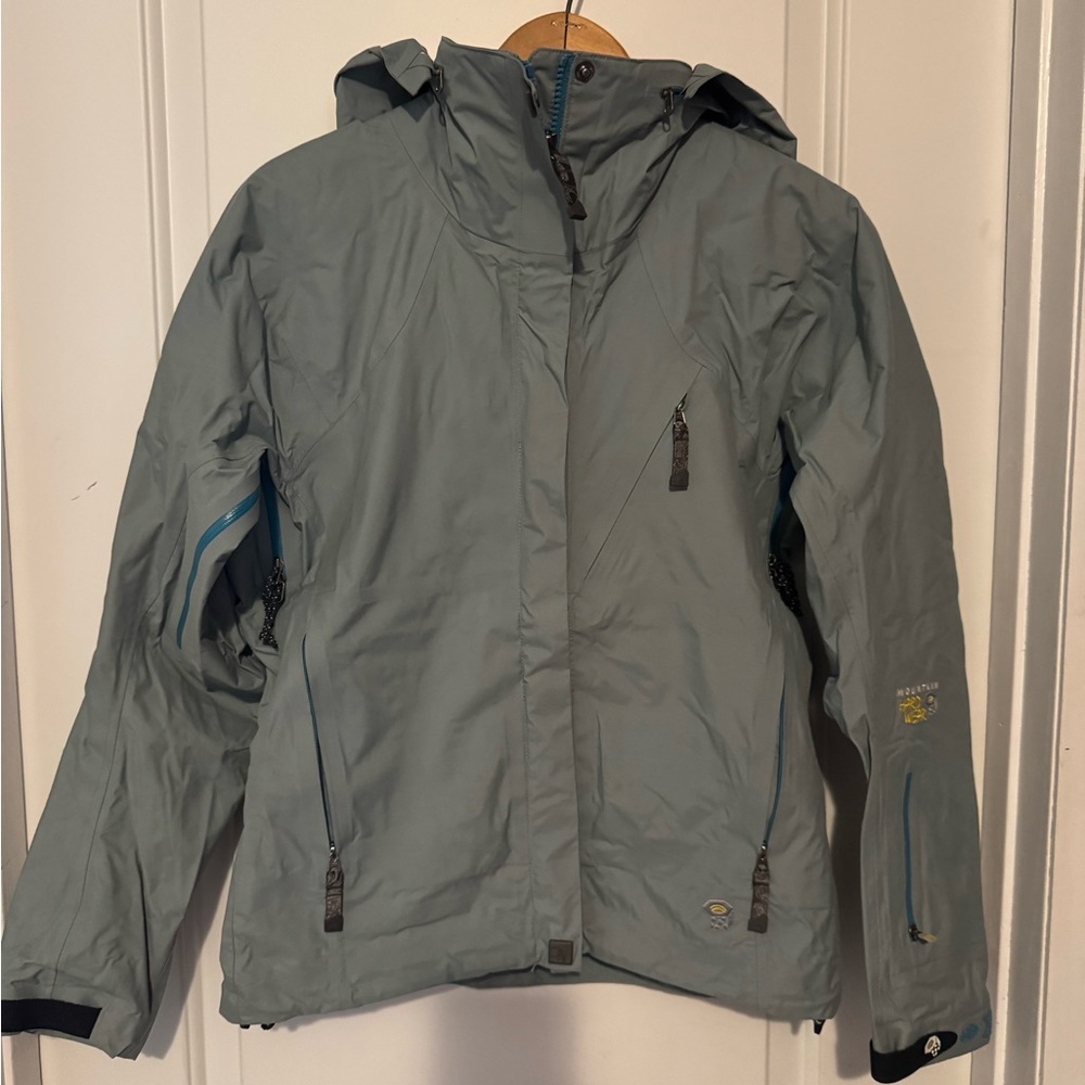 Women’s Mountain Hardwear jacket
